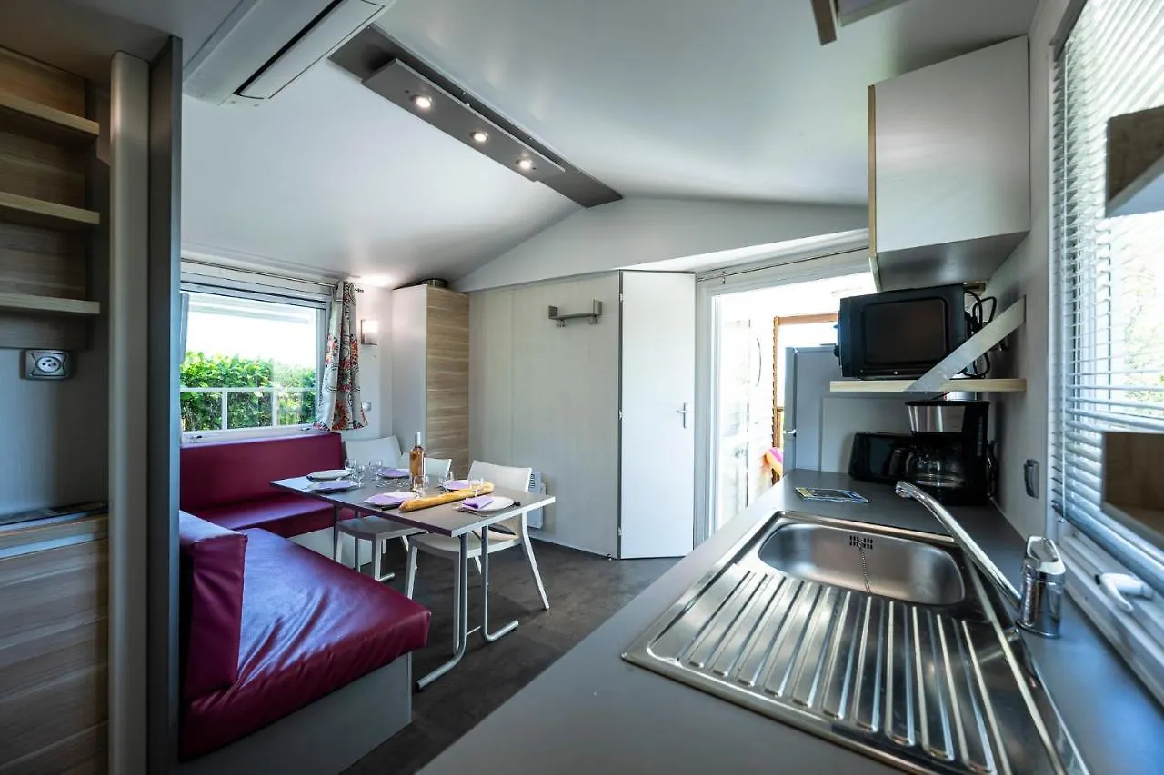 Charmant Camping Familiale 3 Etoiles Vue 360 Plage Piscine A Debordement Empl Xxl Labeaume 0*,  Frankrijk